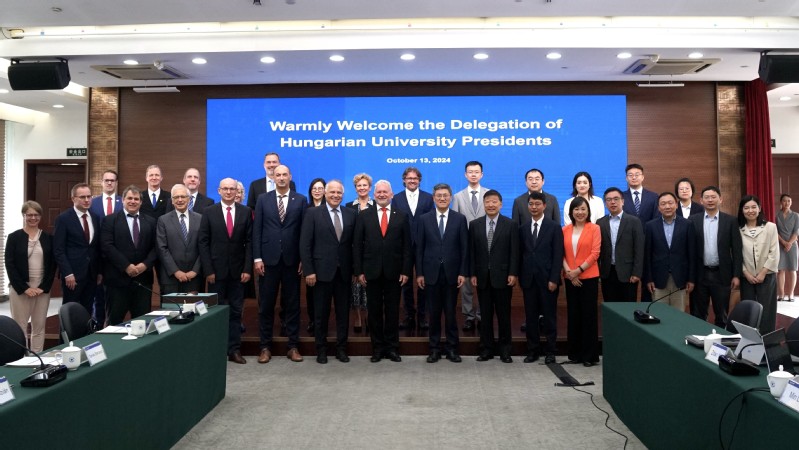 浙江大学党委书记任少波在紫金港校区会见匈牙利校长代表团