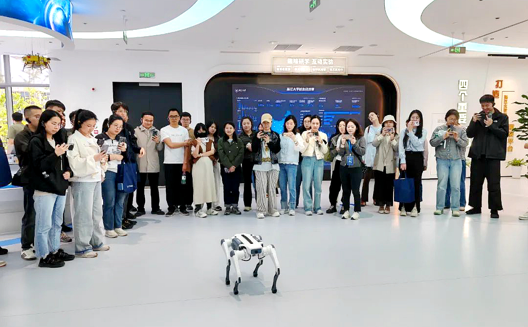 无锡市优秀年轻公务员和团干部人工智能专题培训班在浙江大学开班